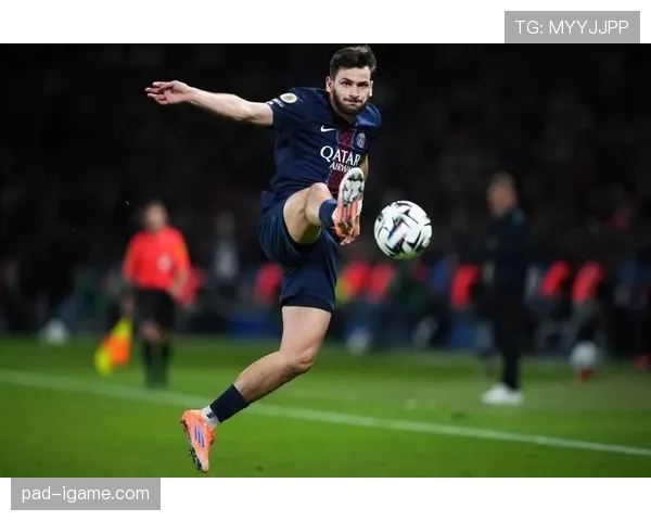 马尔基尼奥斯失误引热议，巴黎战巴萨悬念升级，关键表现成焦点